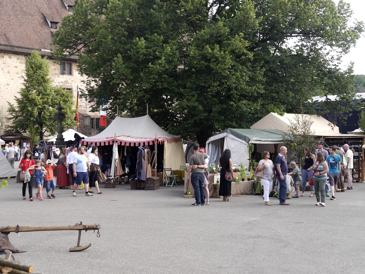 Mittelalterliche Marktstände beim Klosterfest