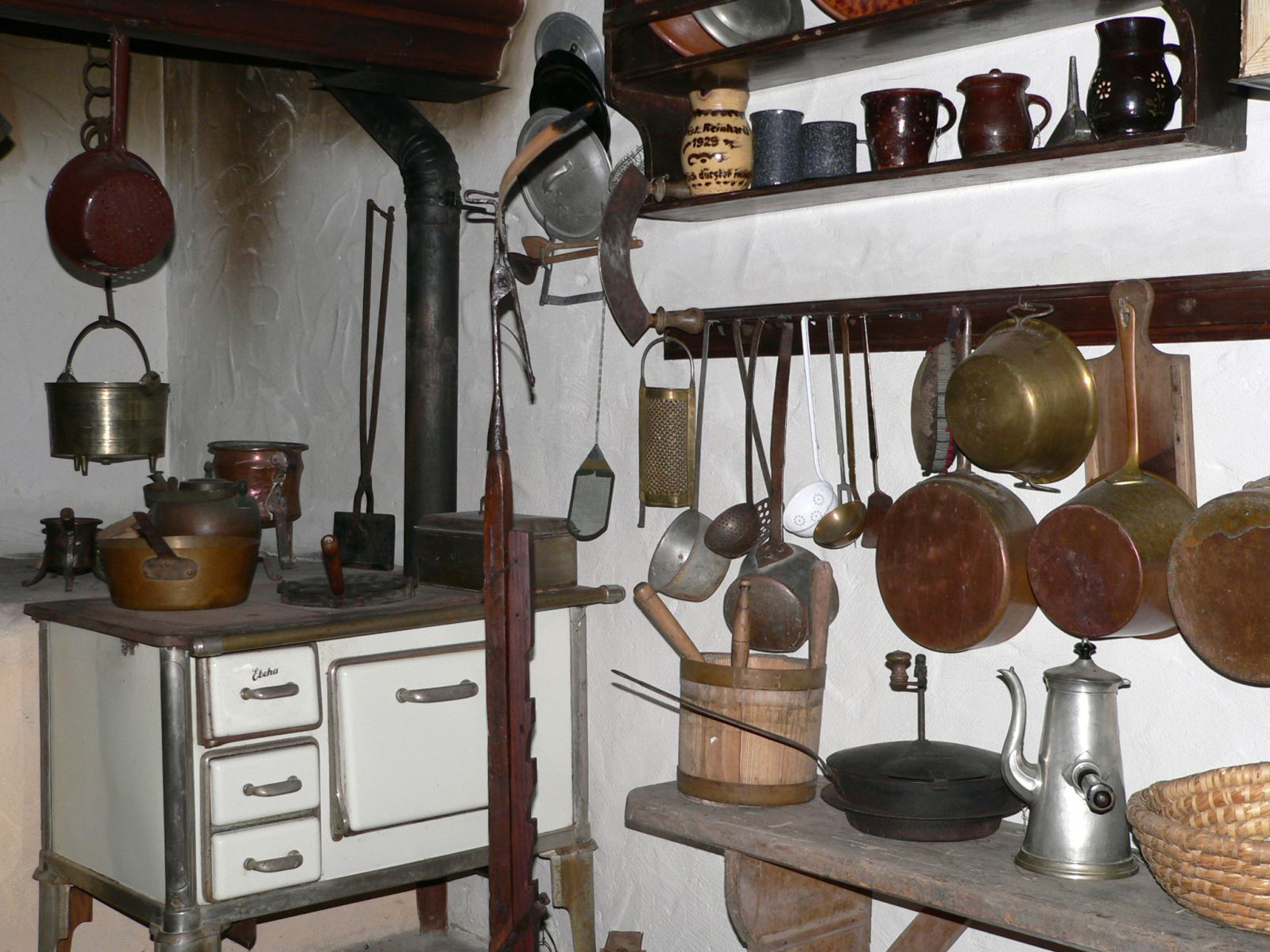 Nachbildung einer Bauernstube mit Feuerstelle (Küche) im Museum